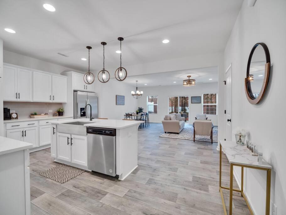 Gorgeous New Townhome/Charlotte! Εξωτερικό φωτογραφία
